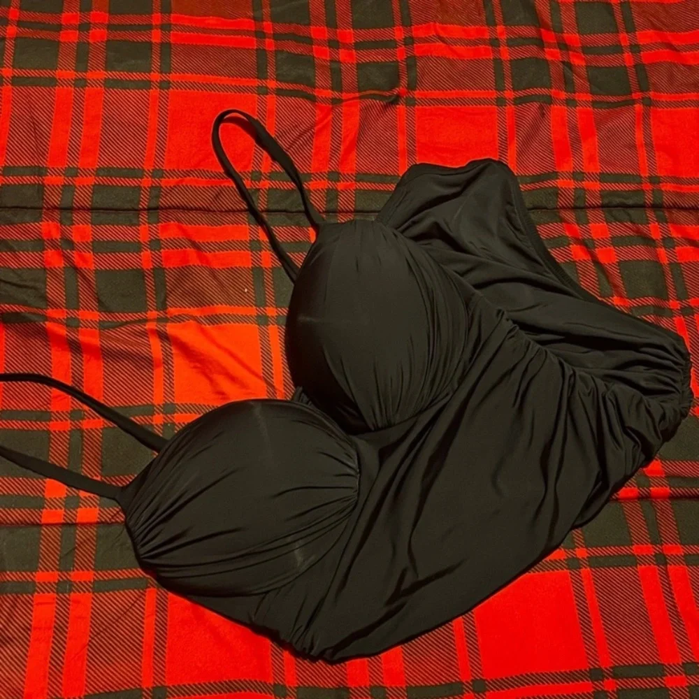 Victoria’s Secret bombshell swimsuit - Picture 7 of 9